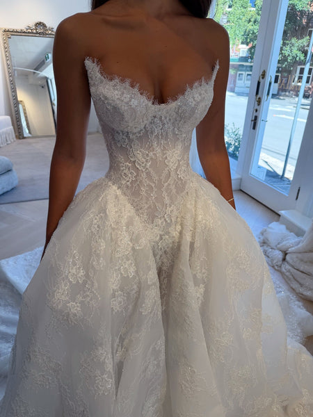 Lace Applique Sweetheart Sleeveless A-Line Floor-Length Wedding Dress