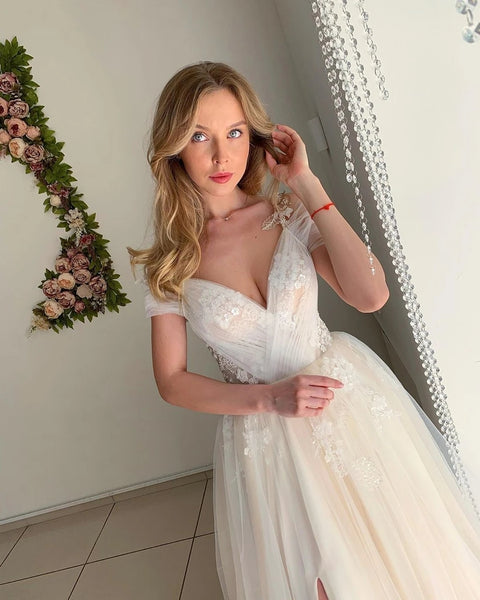 Chic A-line Off The Shoulder Bridal Gonws Appliques Wedding Dress VK0402002