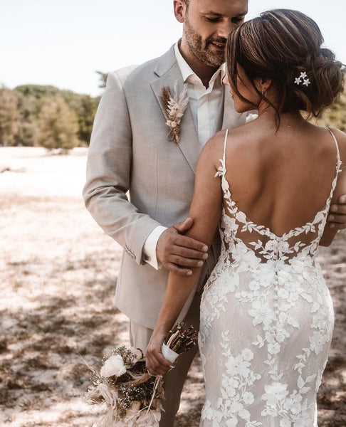 Charming Mermaid V Neck Lace Wedding Dresses with Appliques VK111602