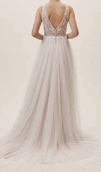 Gorgeous A-Line V Neck Tulle Wedding Dresses with Appliques VK0105023