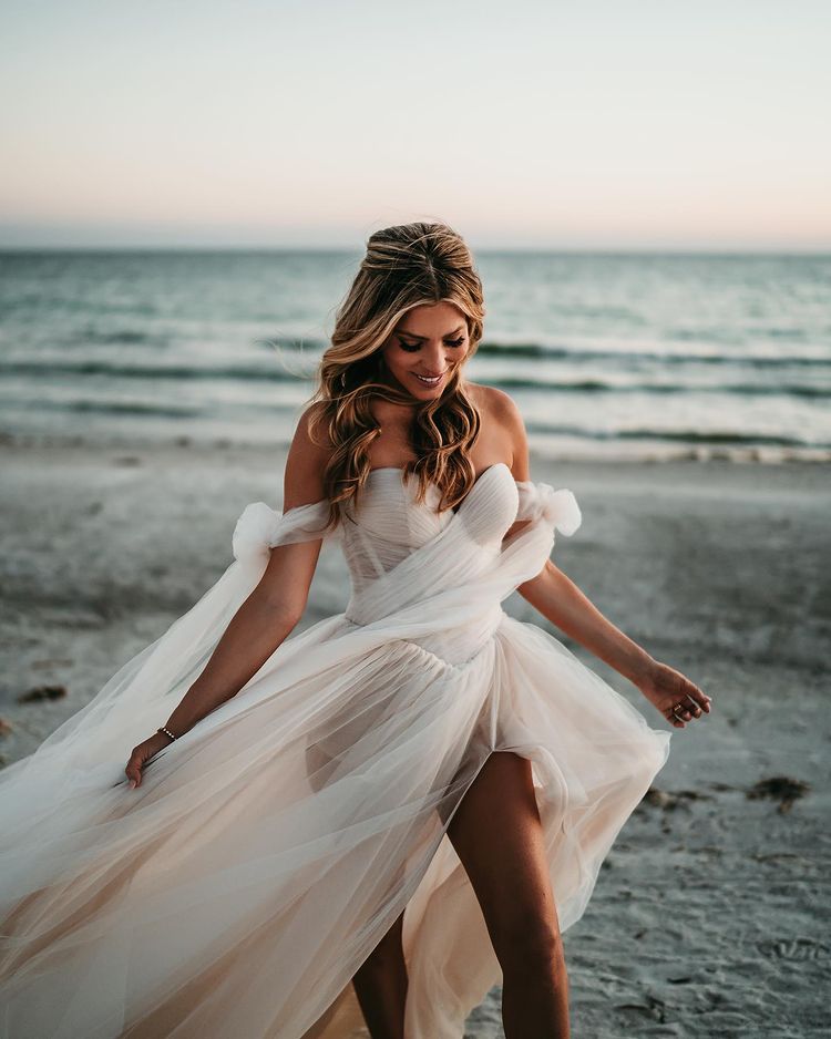 Fairy Off the Shoulder Tulle Wedding Dresses with Slit VKWD062001