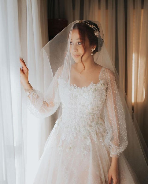 Elegant Ball Gown Scoop Neck Tulle Wedding Dresses with Appliques VKWD072902