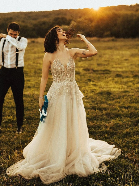 Amazing Halter Tulle Appliqued Beaded Backless A-line Wedding Dresses VK0208003