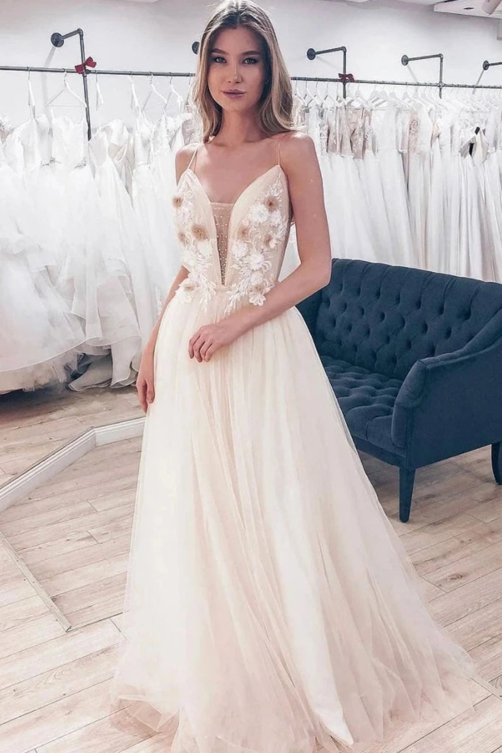 A Line Spaghetti Straps V neck Tulle Wedding Dresses with Appliques VK0128015