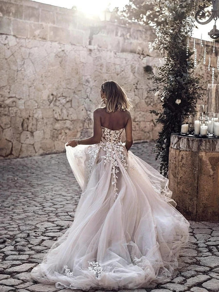 Glamorous Tulle Wedding Dresses A-line Appliqued Bridal Gowns